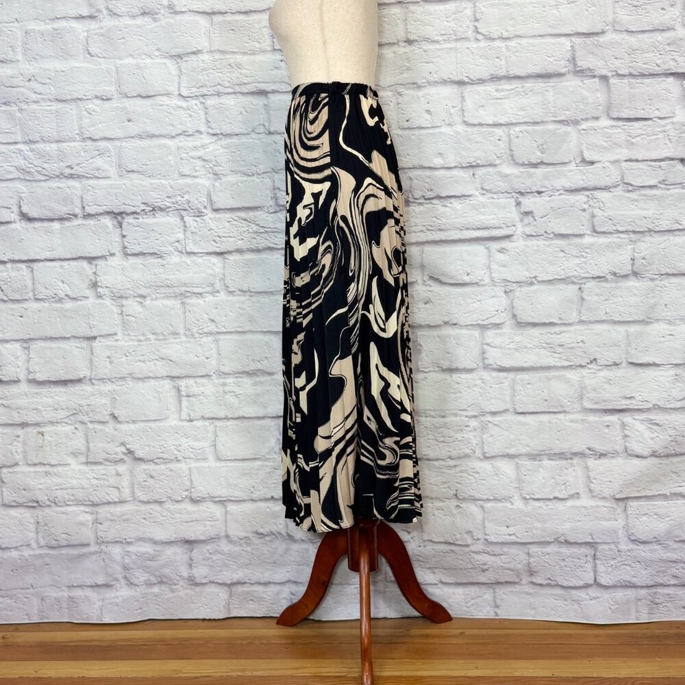 Truth By Republic Black Abstract Print Pleated Midi Skirt - Picture 3 of 9